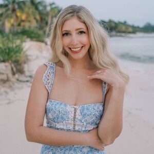 Meet your Posher, Lauren nicole